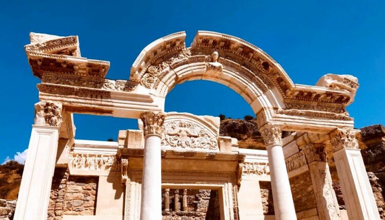 Hadrian Tapınağı