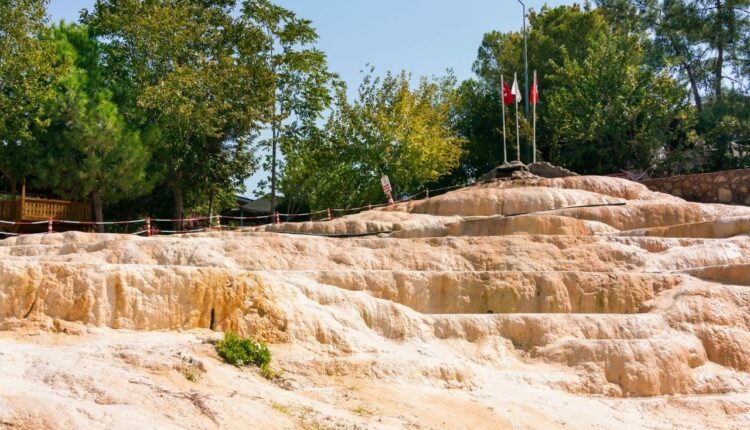 ينابيع كاراهايت الحرارية 2