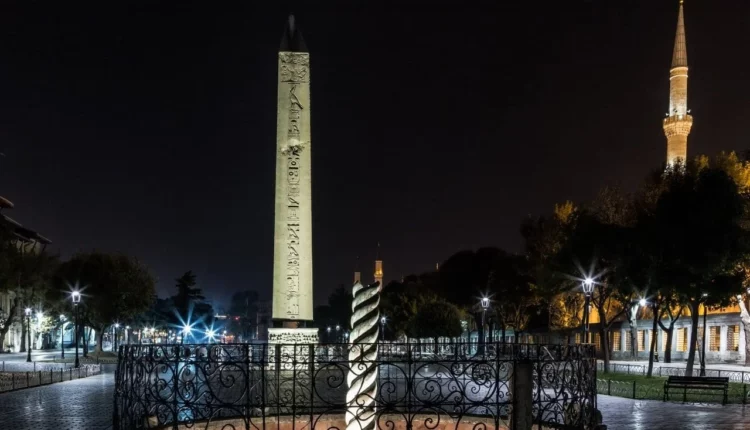 عمود الثعبان Yılanlı Sütun