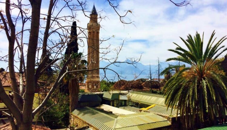 مجمع مئذنة يفلي وأقسامه