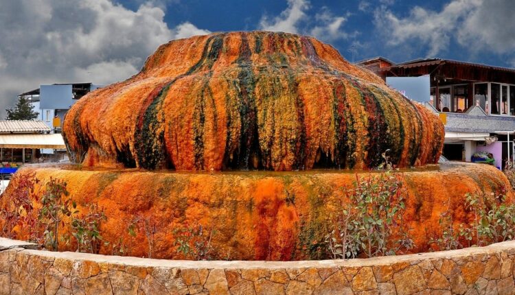 ينابيع كاراهايت الحرارية