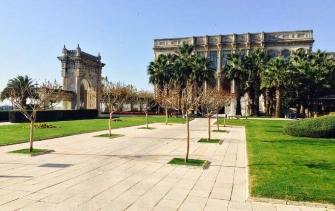 قصر شيراغان بالصور