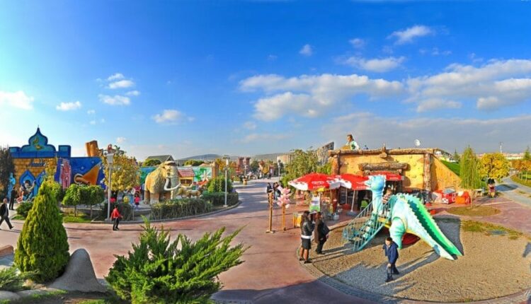 صور من ملاهي وندر لاند