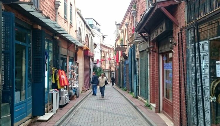 Çıfıt Çarşısı أماكن للزيارة في بلاط