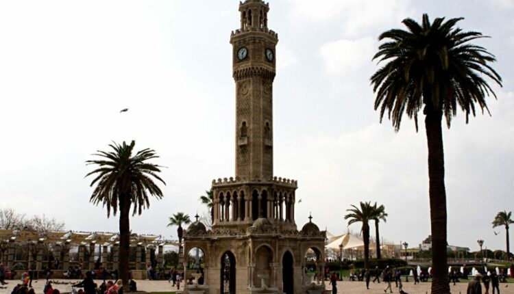برج الساعة أماكن للزيارة في إزمير