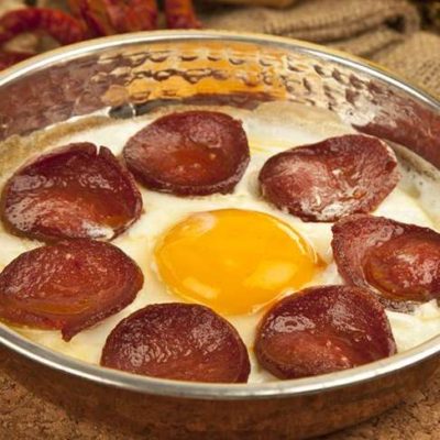 طعام تركي - سجق تركي (سوكوك) وبيض