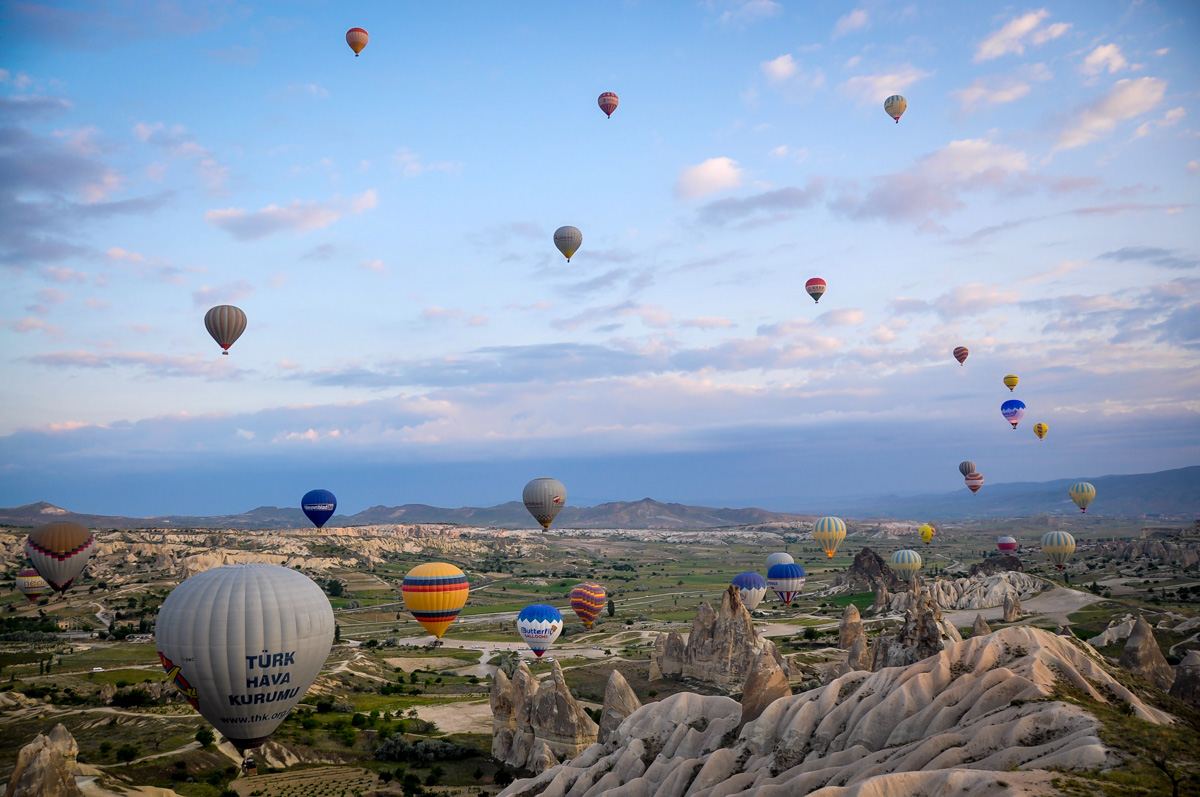 بالونات الهواء الساخن فوق كابادوكيا ، تركيا