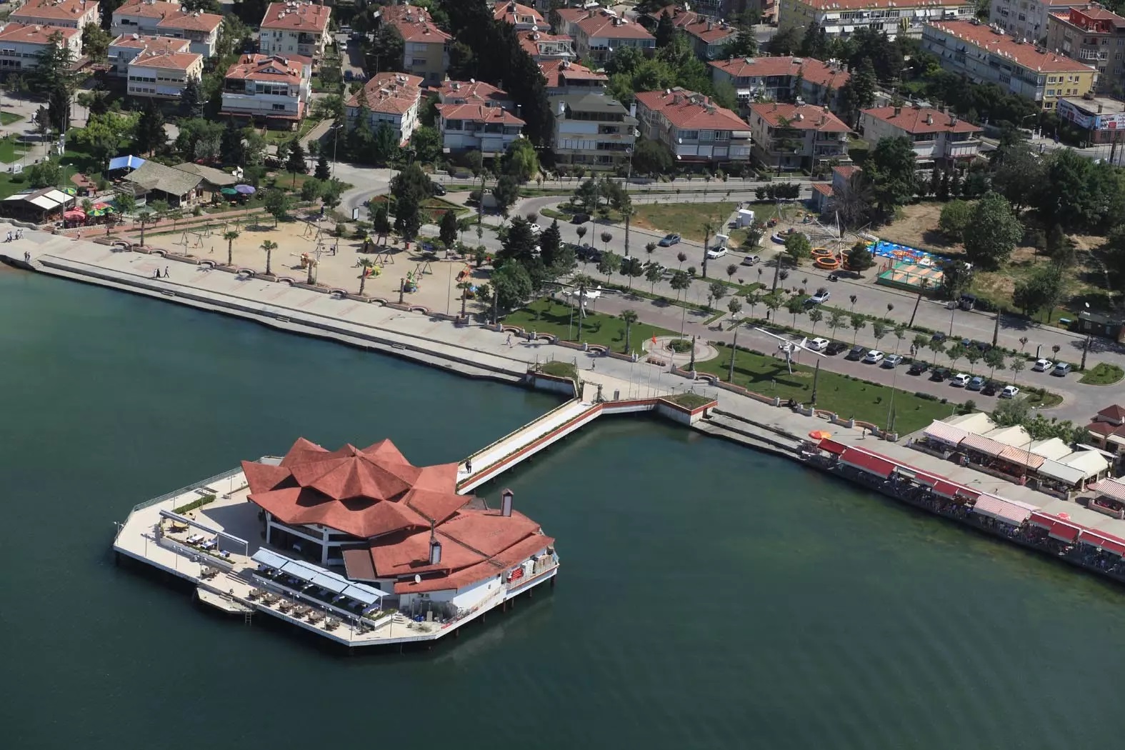 السباحة في اسطنبول الجانب الأوروبي