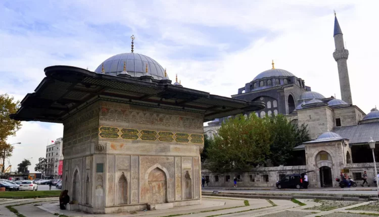 المشي من Tophane إلى Dolmabahce