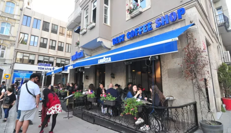 مقهى لافاتزا