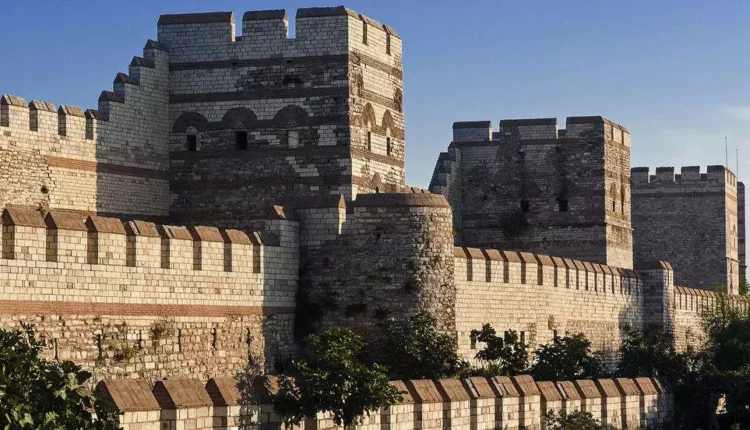 جدران المدينة البيزنطية في اسطنبول