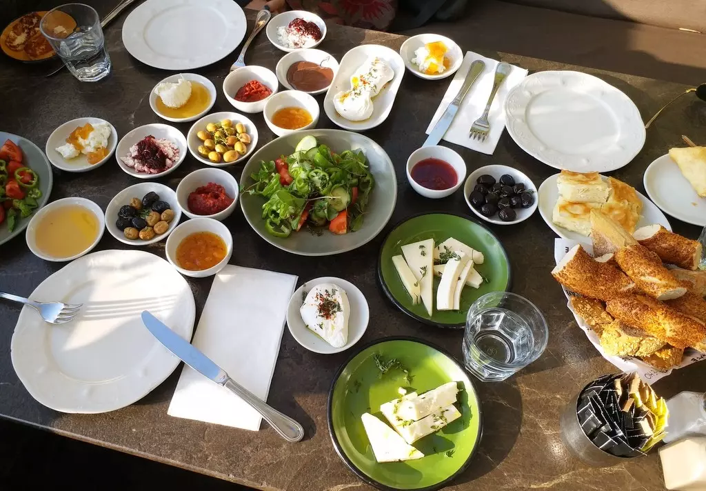 أفضل إفطار في اسطنبول البوسفور