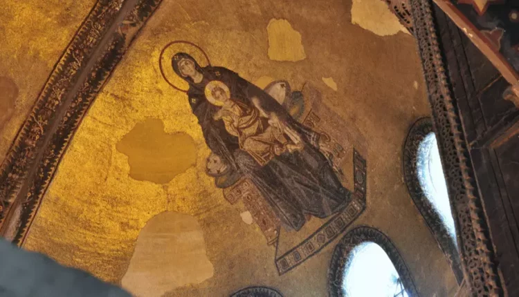 مريم العذراء والطفل في حنية