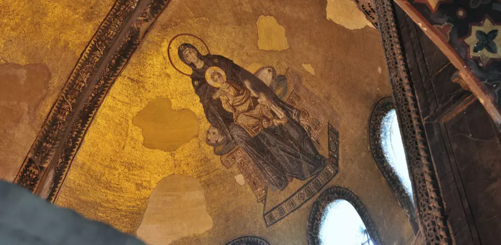 جدل تحطيم المعتقدات في الإمبراطورية البيزنطية