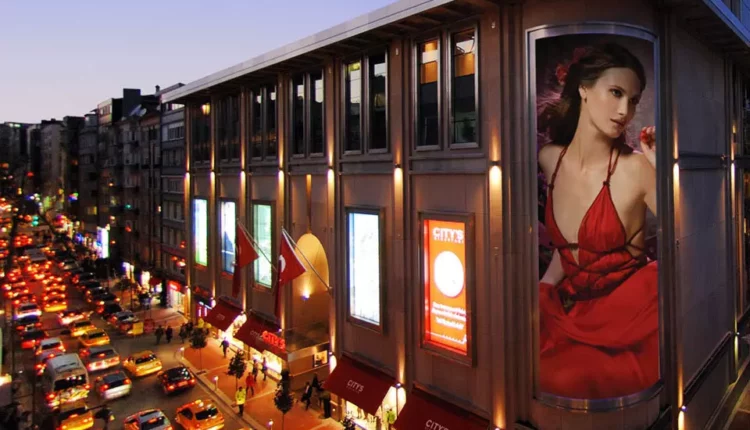 مركز تسوق حول ميدان تقسيم