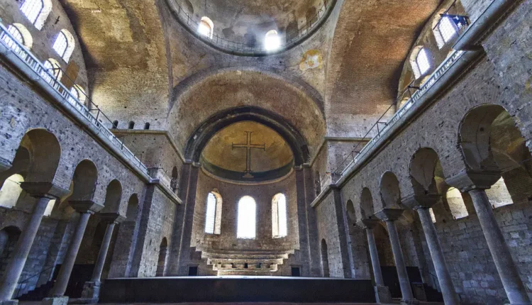 اسطنبول آيا ايرين الكنيسة الداخلية