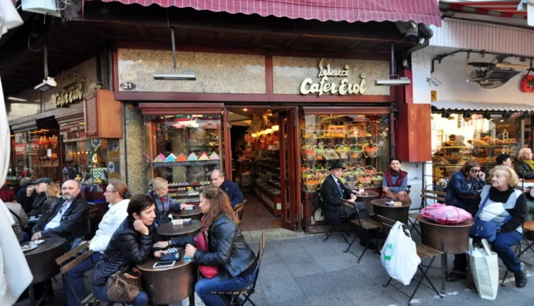 محل حلويات في كاديكوي