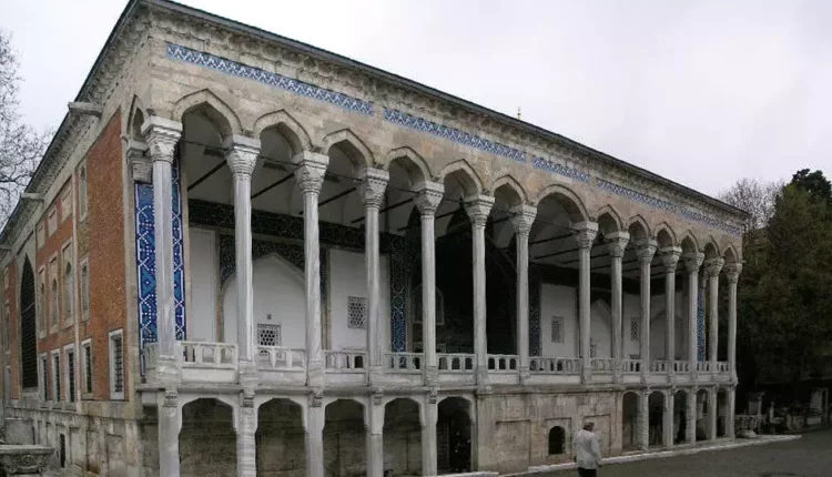 جناح مبلط في اسطنبول